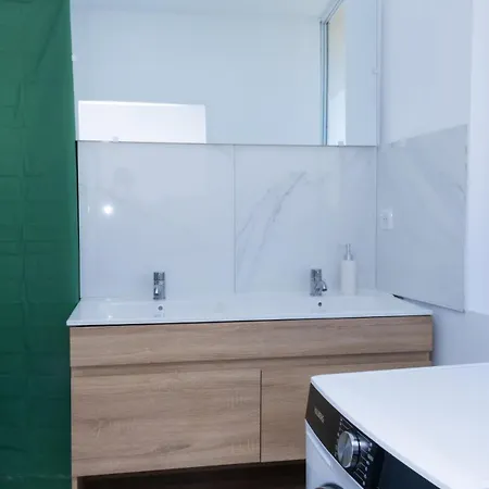 Appartement Spacieux 3 Pièces 3 Sde, Proche